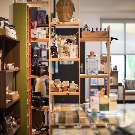 黑琵軼棧湖濱旅宿 K&B Happy Hostel Tainan Zewnętrze zdjęcie