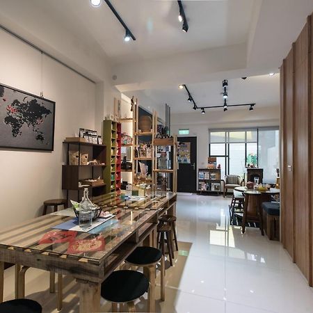 黑琵軼棧湖濱旅宿 K&B Happy Hostel Tainan Zewnętrze zdjęcie