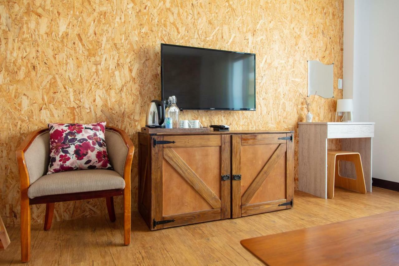黑琵軼棧湖濱旅宿 K&B Happy Hostel Tainan Zewnętrze zdjęcie